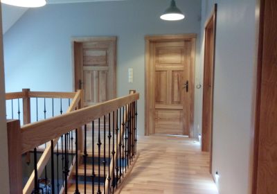 Drzwi wewnętrzne z drewna jesionowego